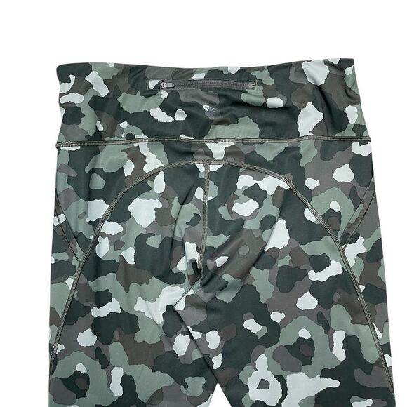 ATHLETA Lightening Camo 7/8 Tight Green Camo Size Large - Picture 5 of 10